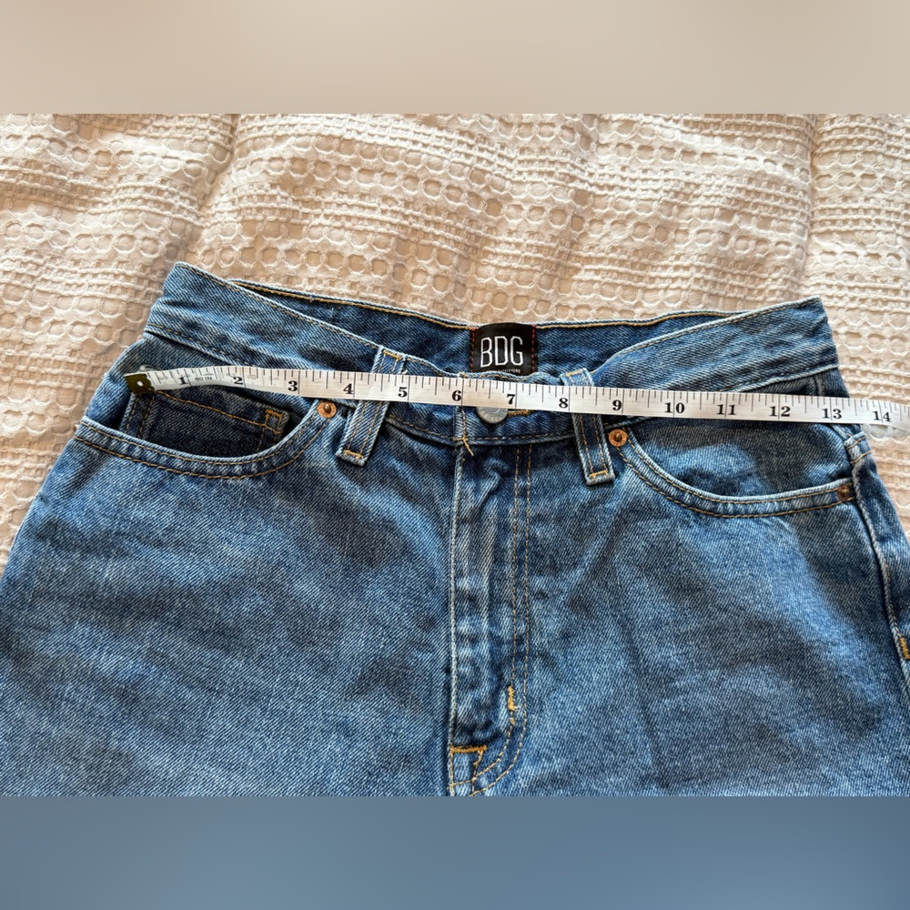 BDG Light Blue High-Rise Mom Rolled Hem 100% Cotton Denim Jean Shorts size 26 - Picture 7 of 9